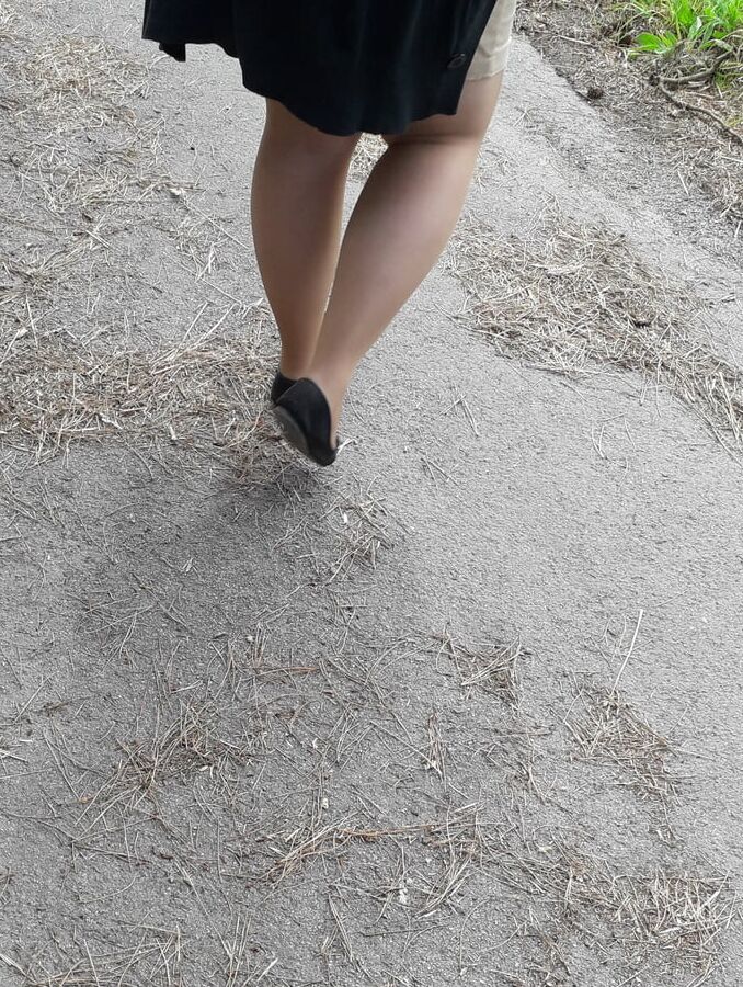 promenade en jupe, bas chair et ballerines pt