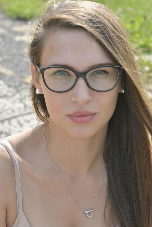 Femme a lunette