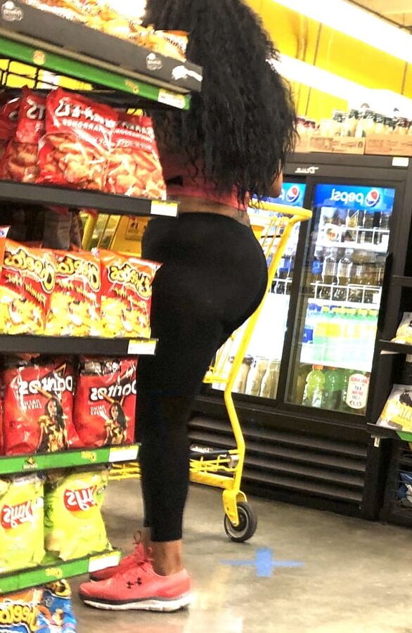 Black whore showing her ass
