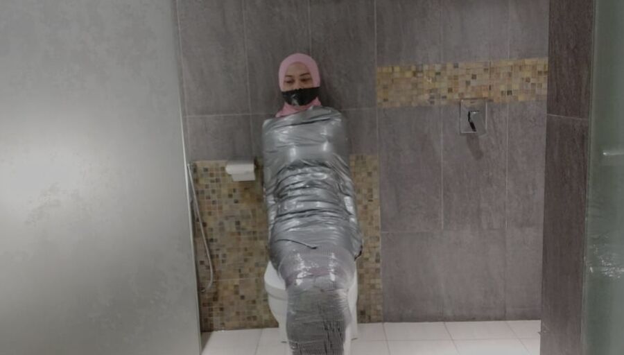 Tudung Melayu Exhibitionist