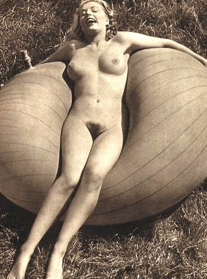 Vintage-Damen zeigen Muschi