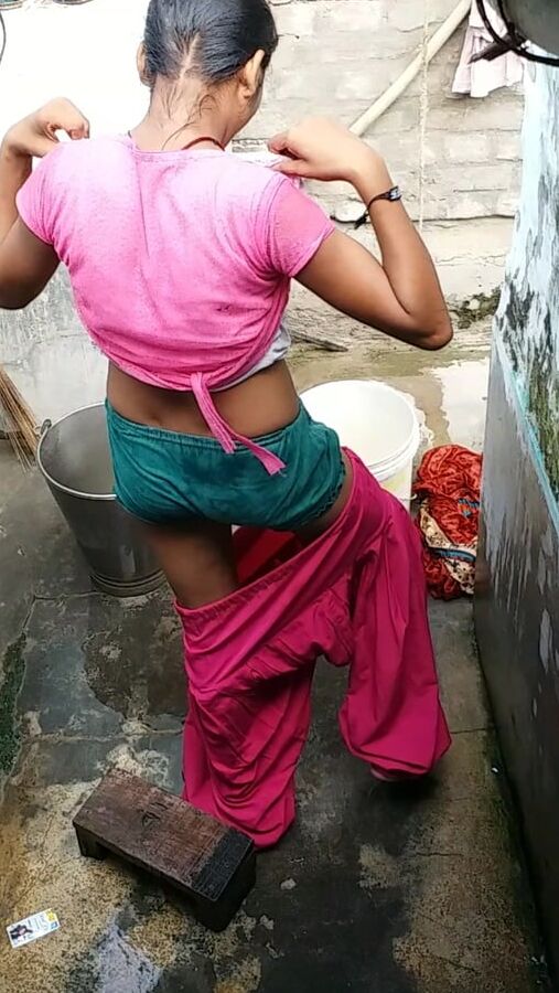 Saali ki sexy boobs aur gaand