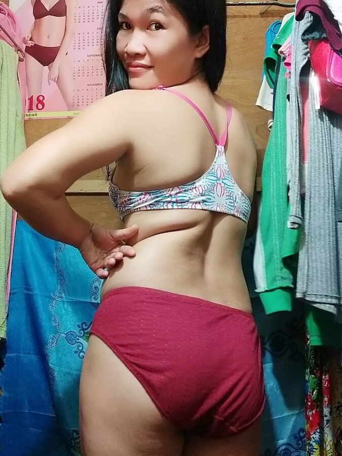 Cute Asian Babe shows off her sweet body