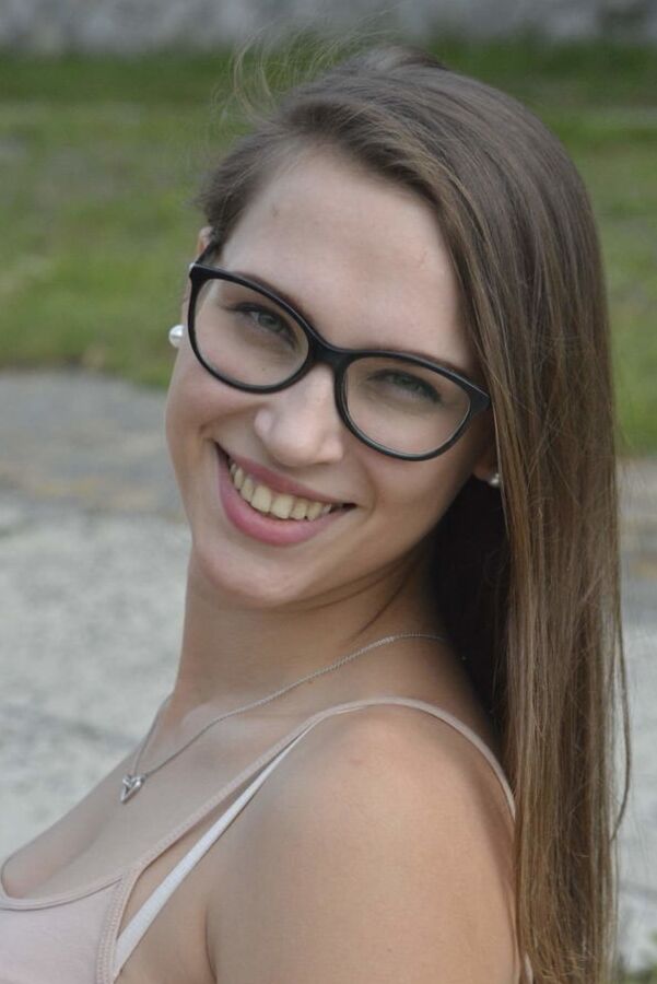 Femme a lunette