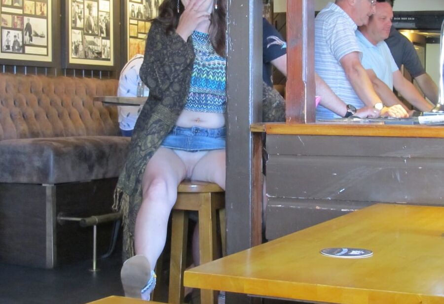 Upskirt no pants