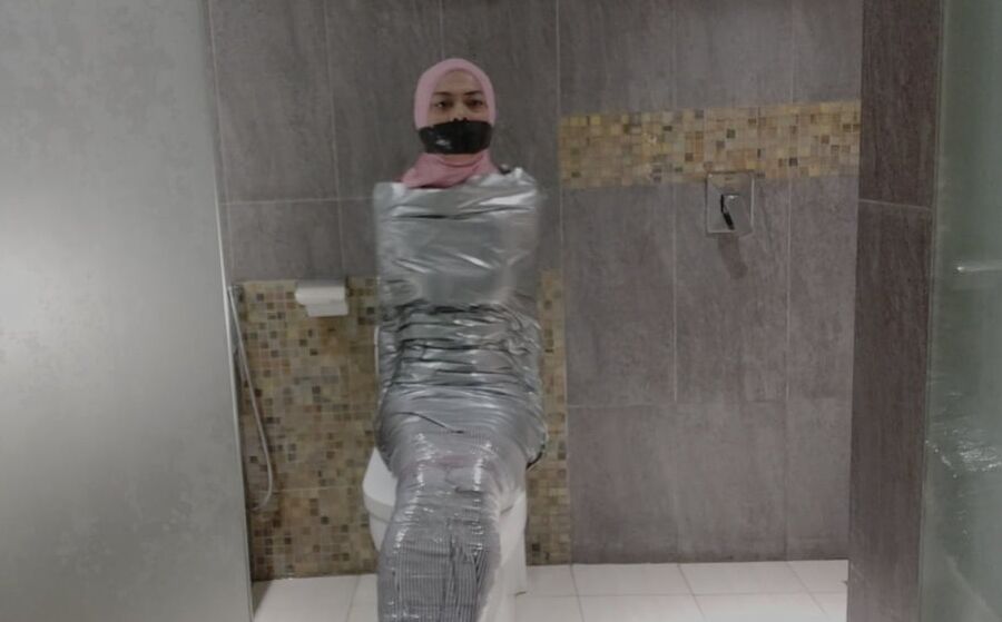 Tudung Melayu Exhibitionist
