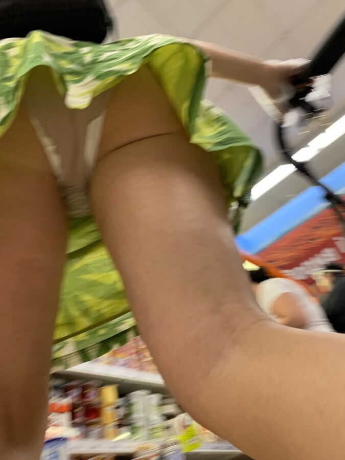 Mom upskirt