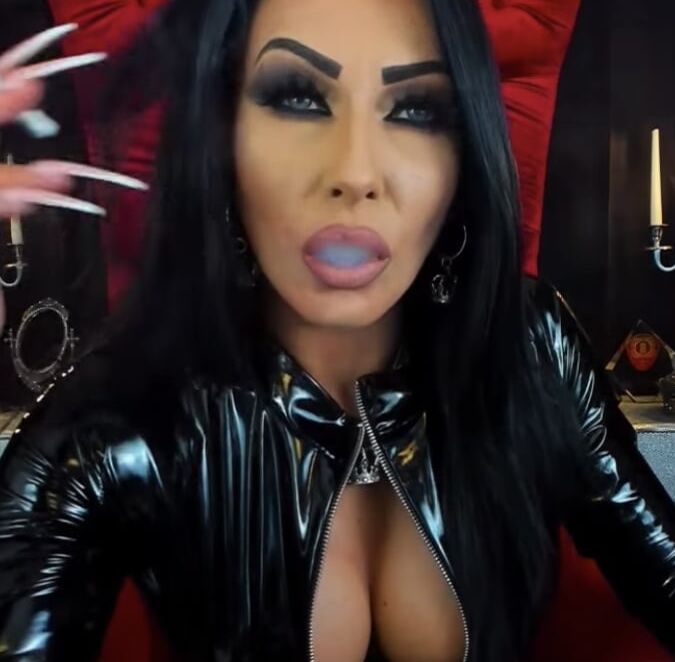 Mistress Kennya Smoking BDSM
