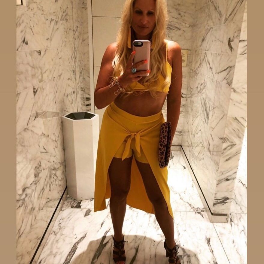 Hot amateur mom in horny dress