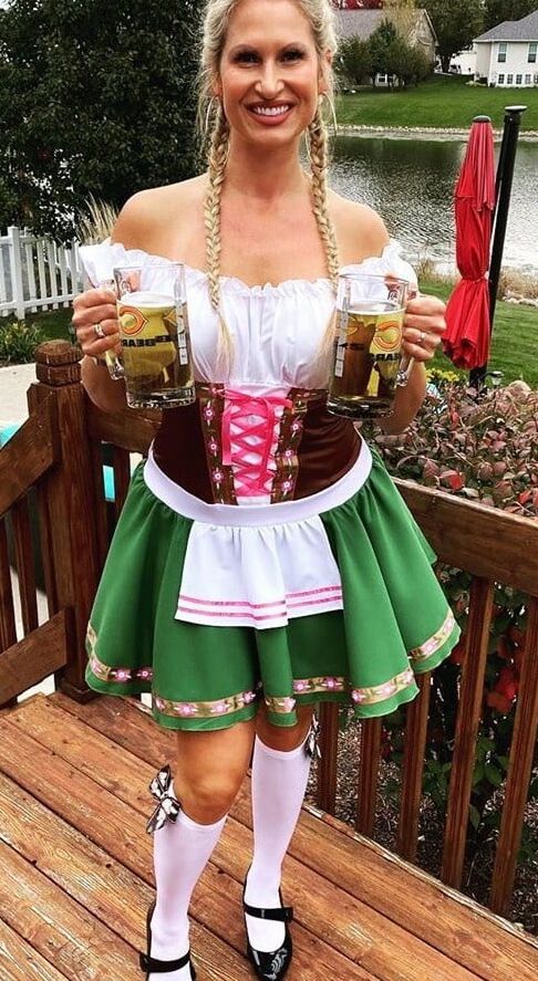 Hot amateur mom in horny dress