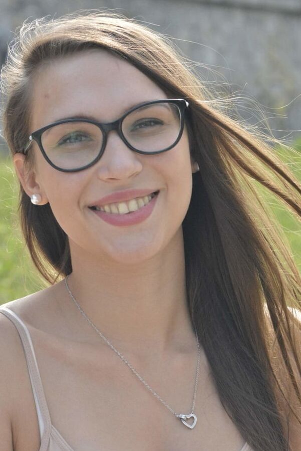 Femme a lunette