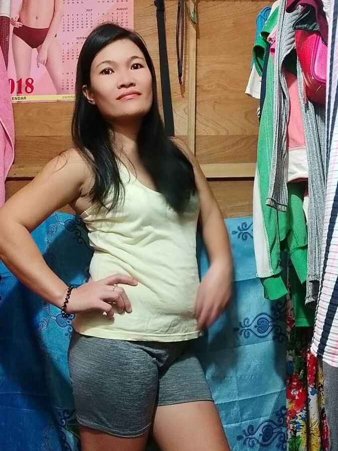 Cute Asian Babe shows off her sweet body