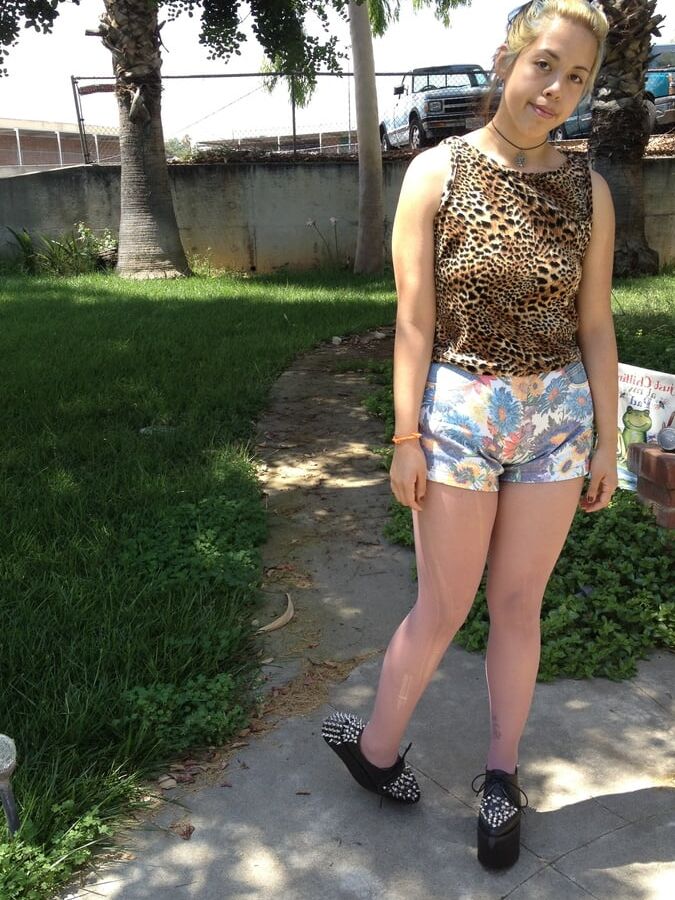Asian Fashionista in Pantyhose