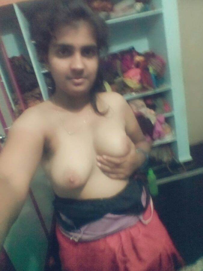 Desi hot girl shows her pussy