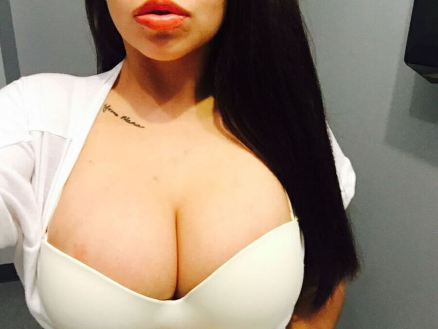 Another cuck is sending me his hot girl