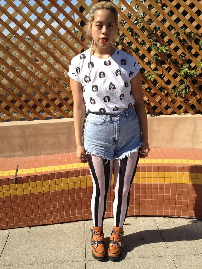 Asian Fashionista in Pantyhose
