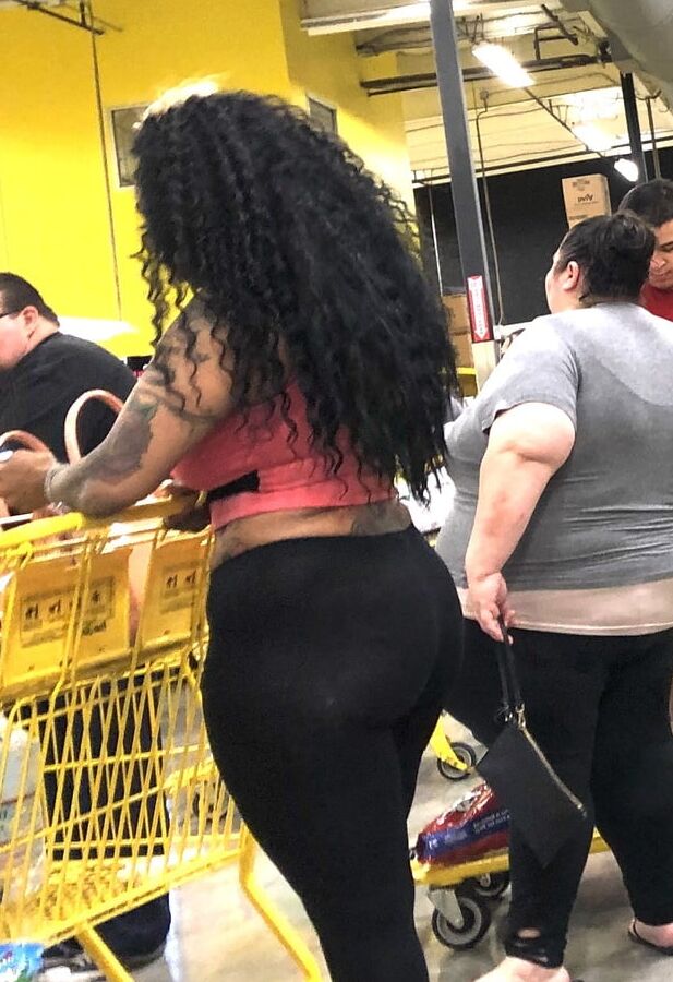 Black whore showing her ass
