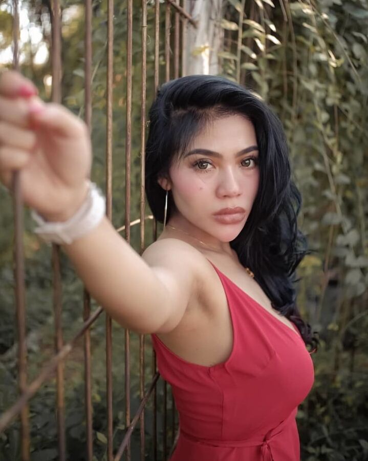 busty christin
