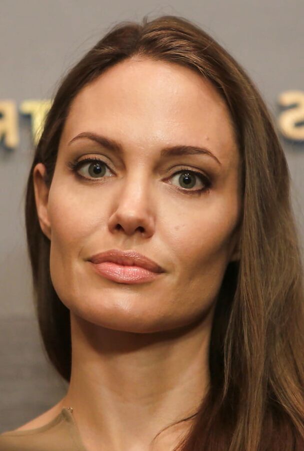 Angelina Jolie Sexy Pics
