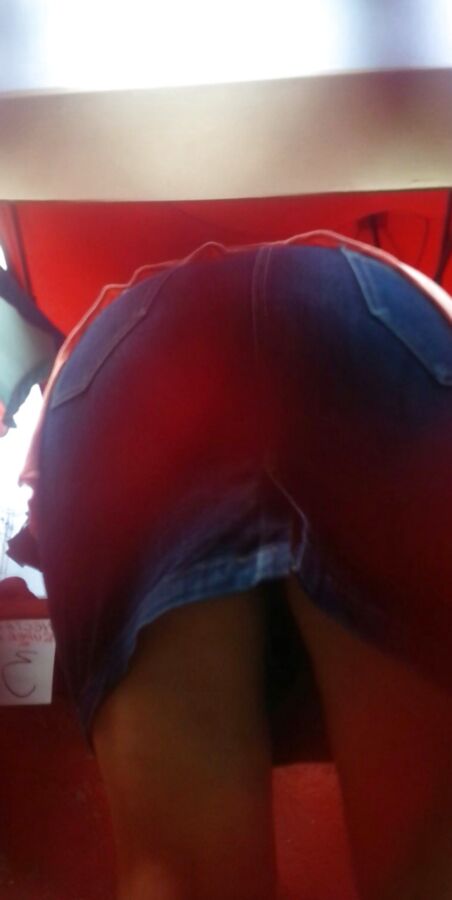 Mature seat down. Upskirt