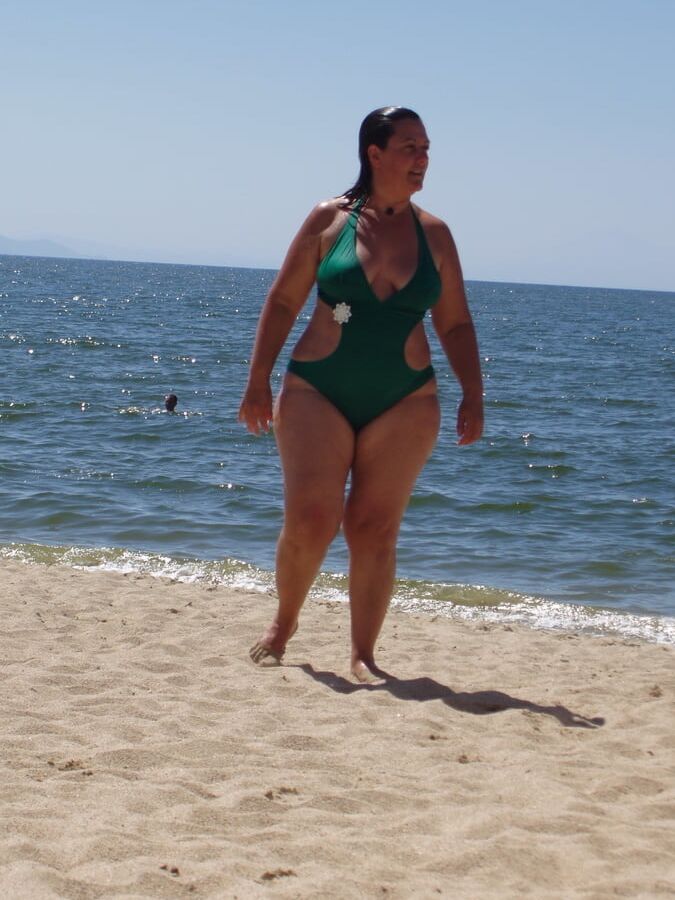 Matures in swimsuits again