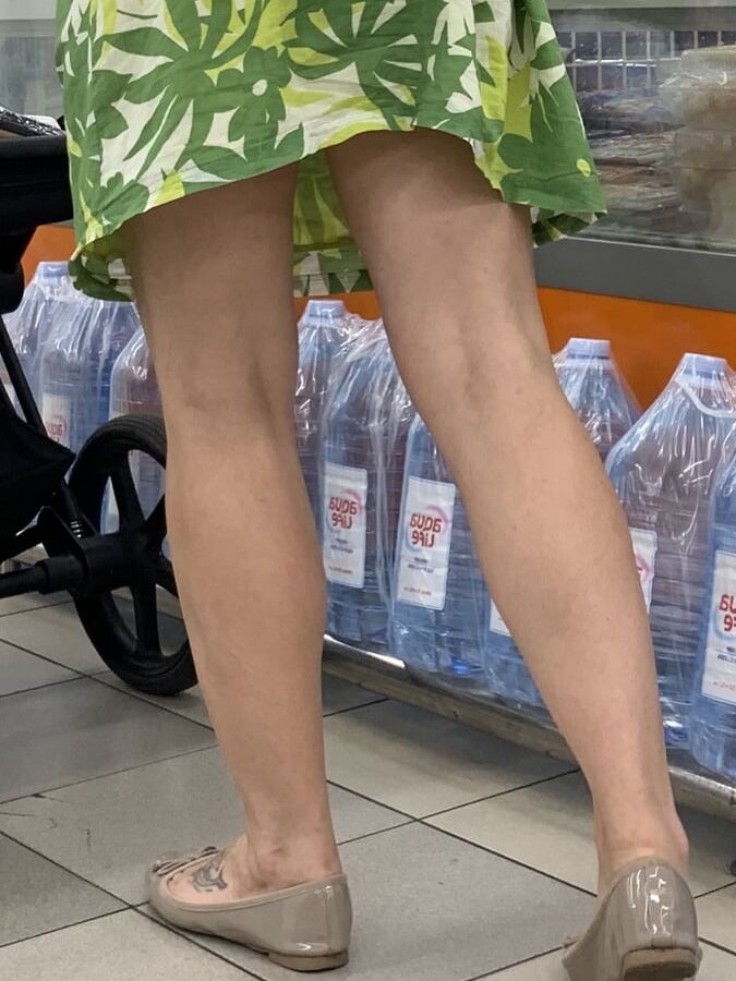 Mom upskirt