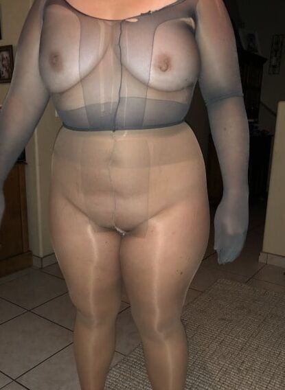 Sexy blond bbw in pantyhose