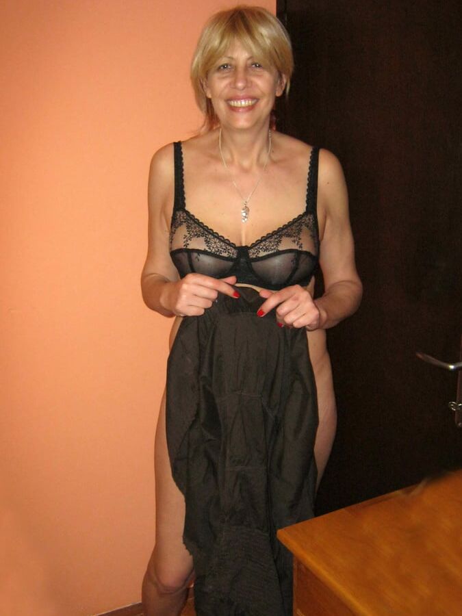 Exposing Mature Wife