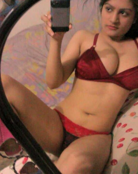 INDIAN HOT DESI WIFE LEAKED NUDES