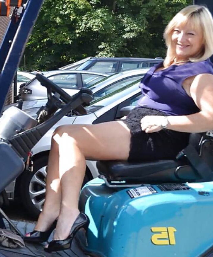 Paula UK big tits whore