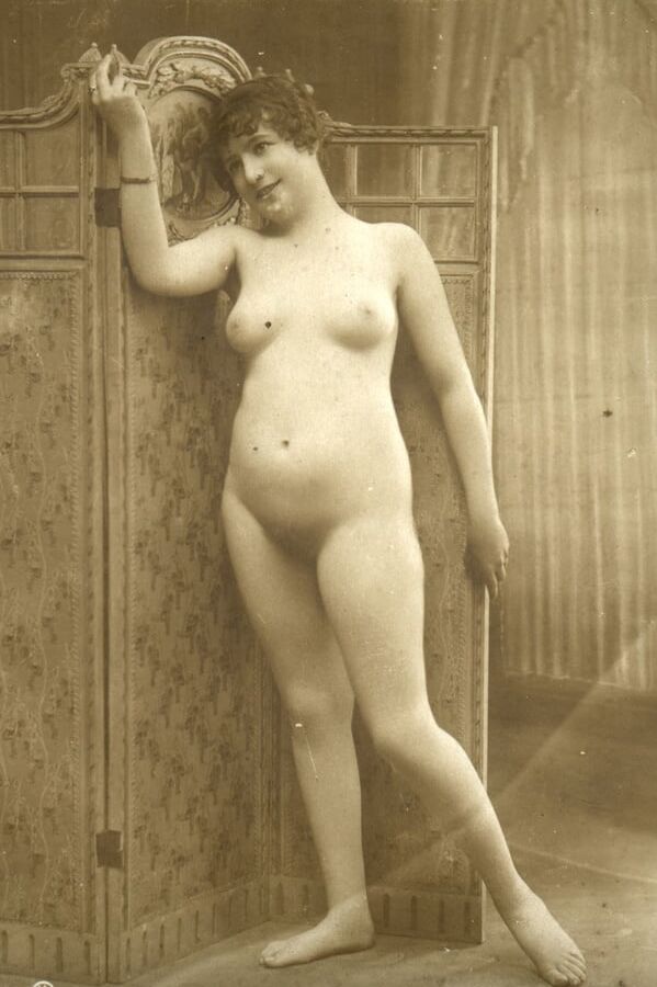 Vintage-Damen zeigen Muschi
