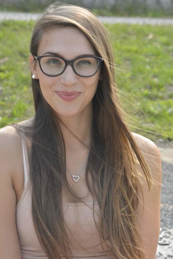 Femme a lunette