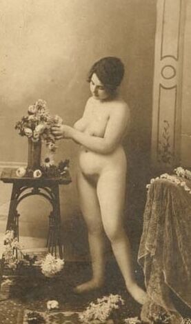 Vintage-Damen zeigen Muschi