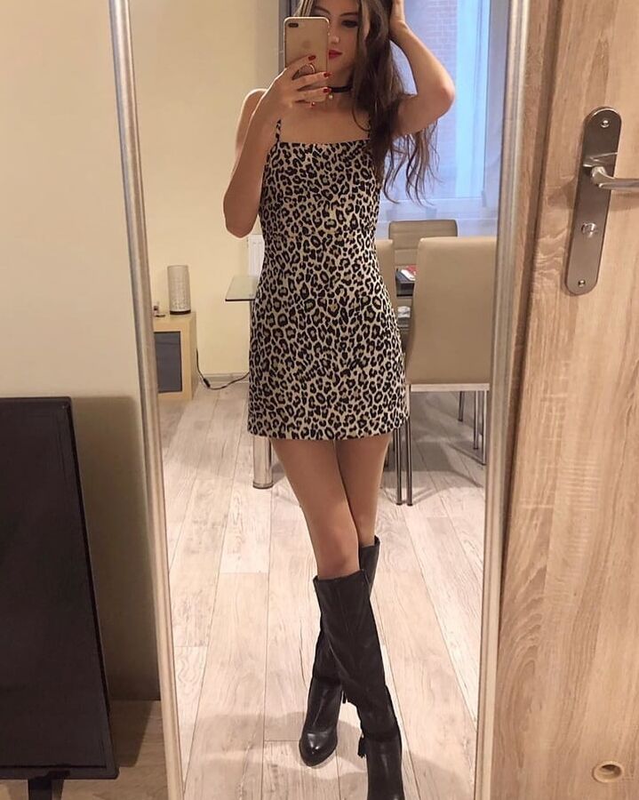 Selfie whore