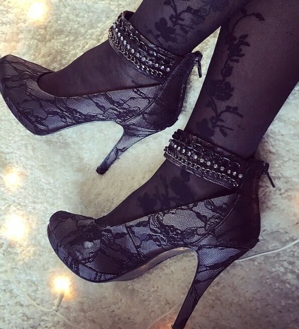 heels pieds