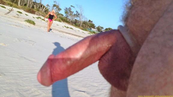 Beach CFNM to be Jealous of