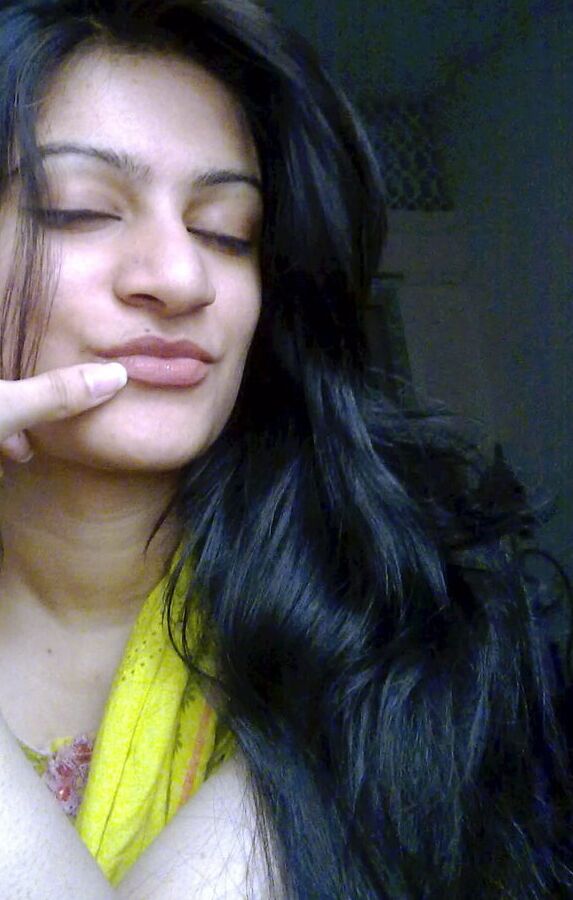 INDIAN HOT DESI WIFE LEAKED NUDES
