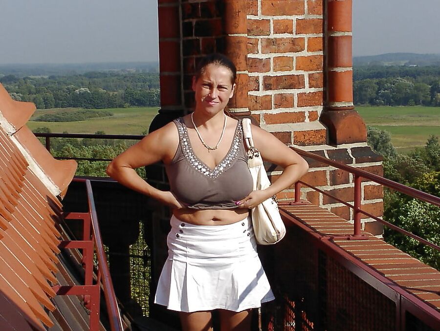 Anja Big Hangers