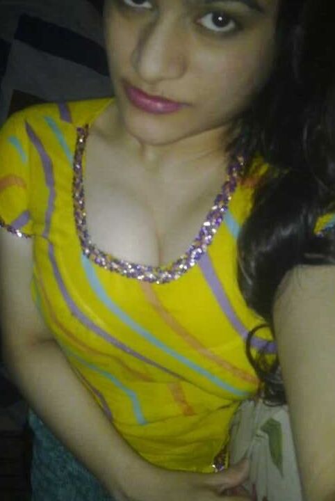 INDIAN HOT DESI WIFE LEAKED NUDES