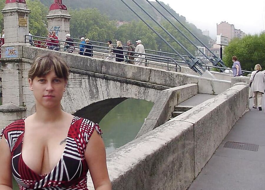 Anja Big Hangers