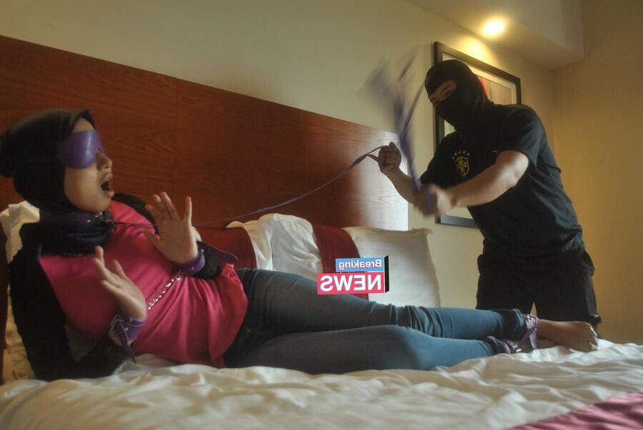 Tudung Melayu Exhibitionist