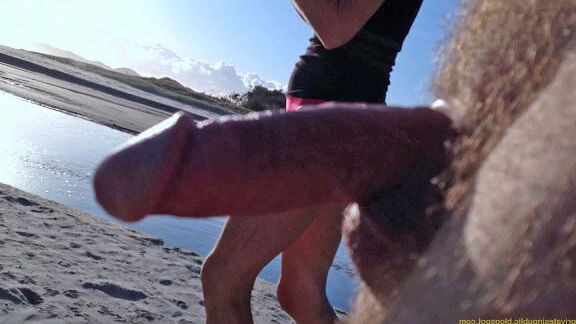 Beach CFNM to be Jealous of
