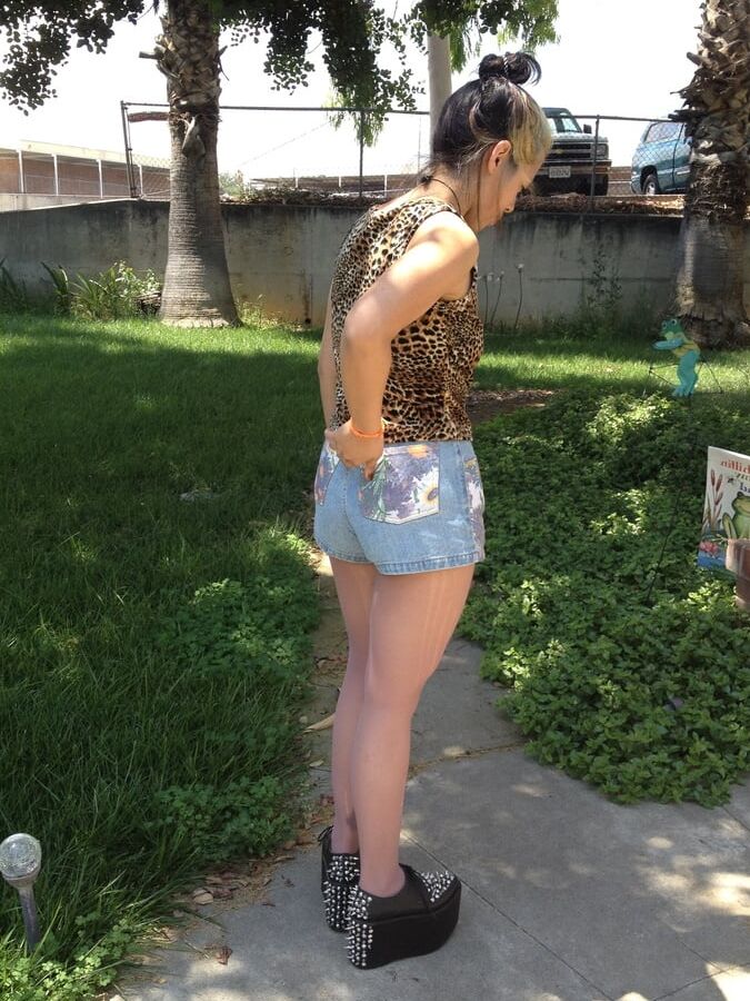 Asian Fashionista in Pantyhose