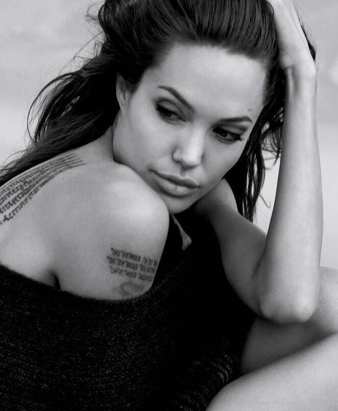 Angelina Jolie Sexy Pics