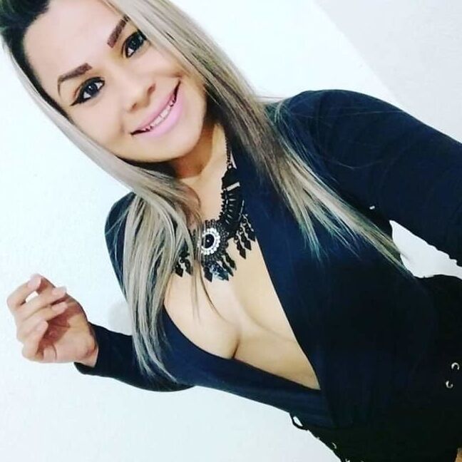 CAVALAS RABUDAS RABUDONAS VESTIDOS
