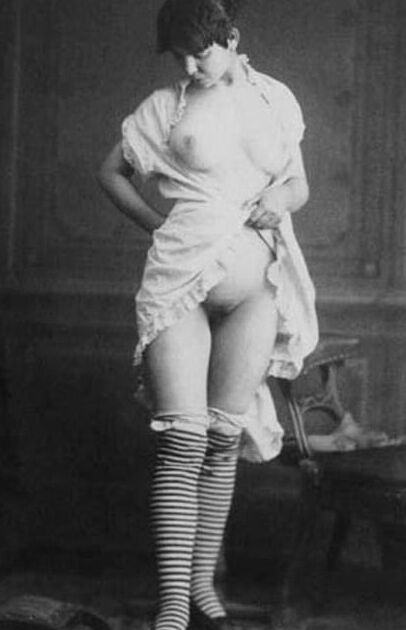 Vintage-Damen zeigen Muschi