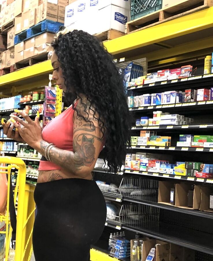 Black whore showing her ass