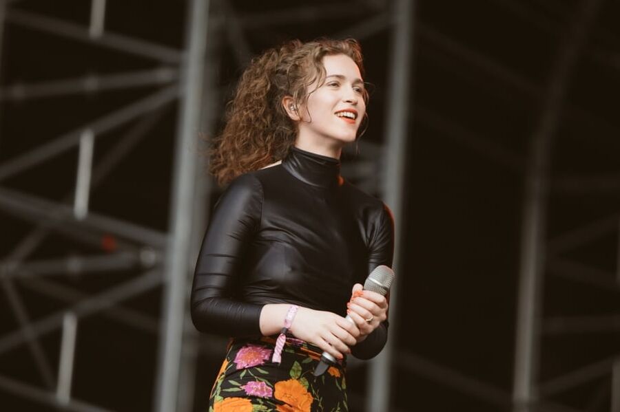 Rae Morris Nerdy pop singer