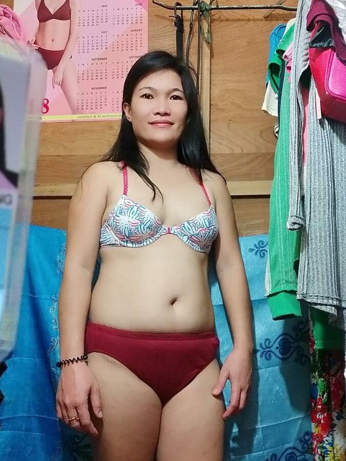 Cute Asian Babe shows off her sweet body