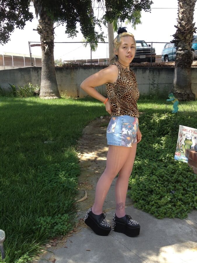 Asian Fashionista in Pantyhose
